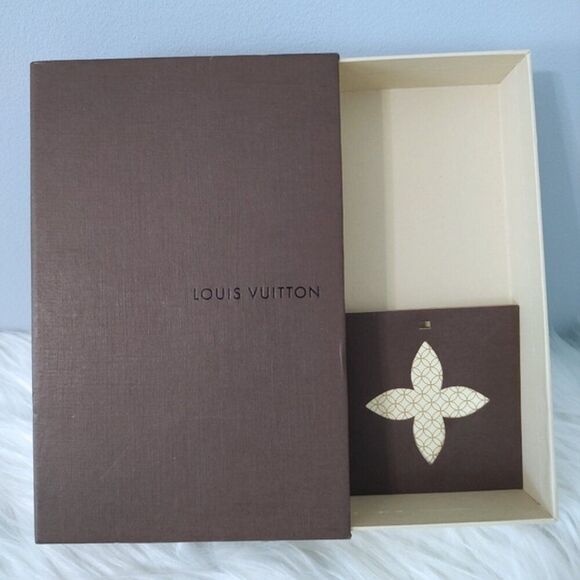 Louis Vuitton slider box with notecard - Picture 1 of 5